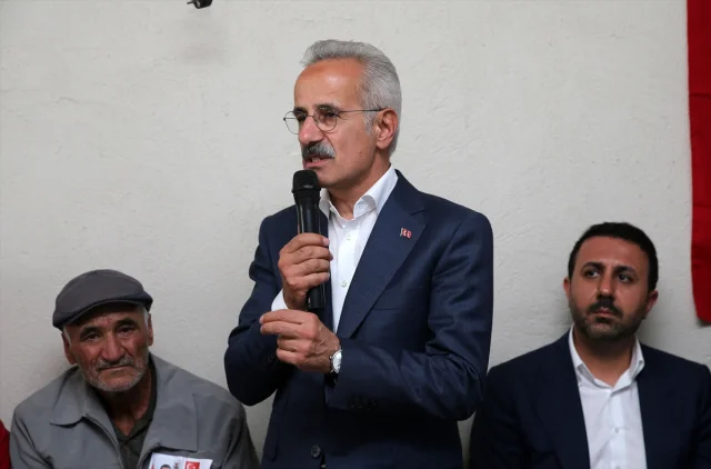 Bakan Uraloğlu, Bitlis'te Şehit Ailesine Taziye Ziyaretinde Bulundu