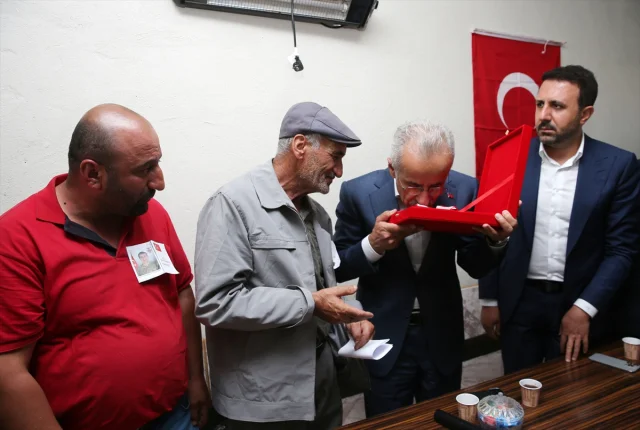 Bakan Uraloğlu, Bitlis'te Şehit Ailesine Taziye Ziyaretinde Bulundu