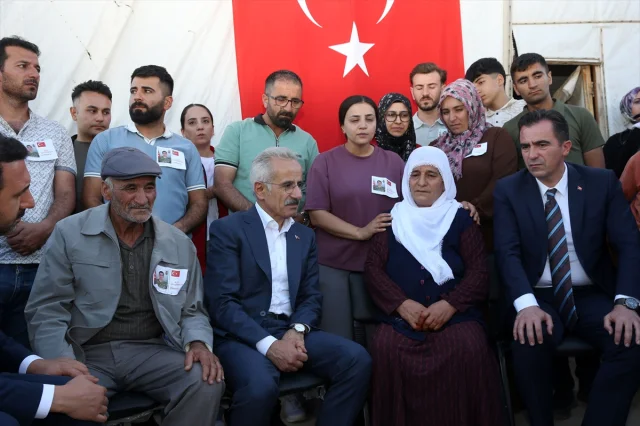 Bakan Uraloğlu, Bitlis'te Şehit Ailesine Taziye Ziyaretinde Bulundu