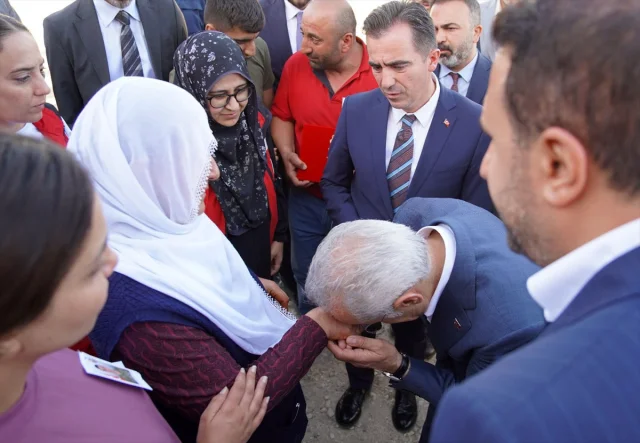 Bakan Uraloğlu, Bitlis'te Şehit Ailesine Taziye Ziyaretinde Bulundu