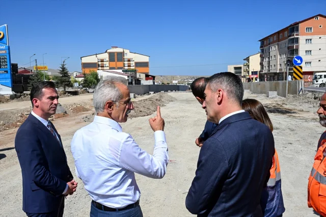 Bakan Uraloğlu, Bitlis'te Şehit Ailesine Taziye Ziyaretinde Bulundu