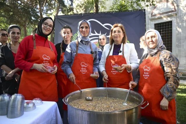 Genç KADEM'den İstanbullulara Aşure İkramı Coşkusu