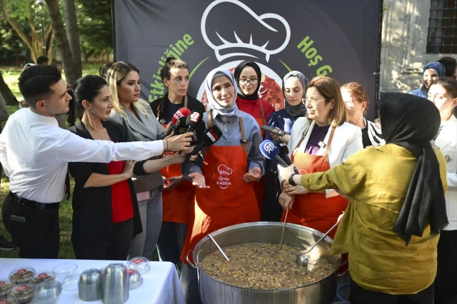 Genç KADEM'den İstanbullulara Aşure İkramı Coşkusu