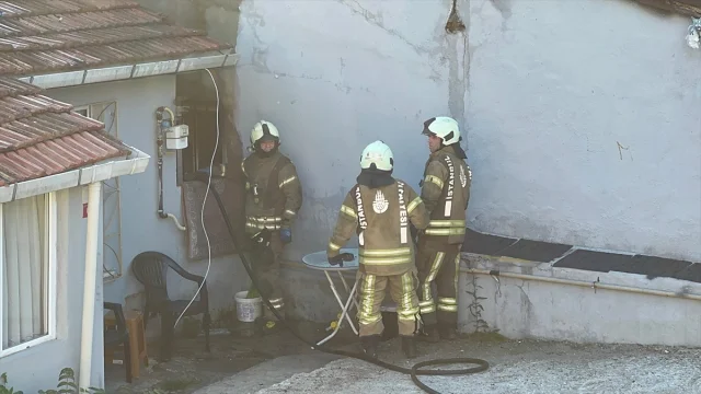 Ümraniye'de Çakmakla Oynayan Çocuğun Neden Olduğu Yangın: İt...