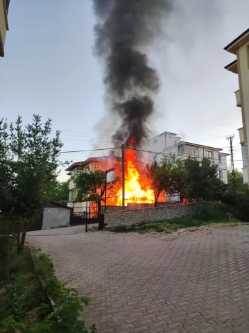 Karabük'te Müstakil Evde Çıkan Yangın Korkuttu