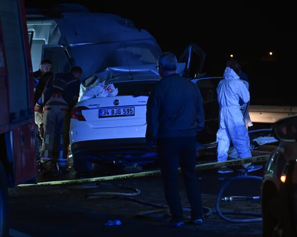 Ankara'da Minibüs ve Otomobil Çarpıştı: Üzücü Kaza 1 Can Aldı