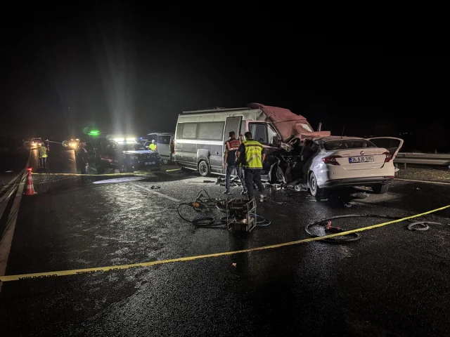 Ankara'da Minibüs ve Otomobil Çarpıştı: Üzücü Kaza 1 Can Aldı