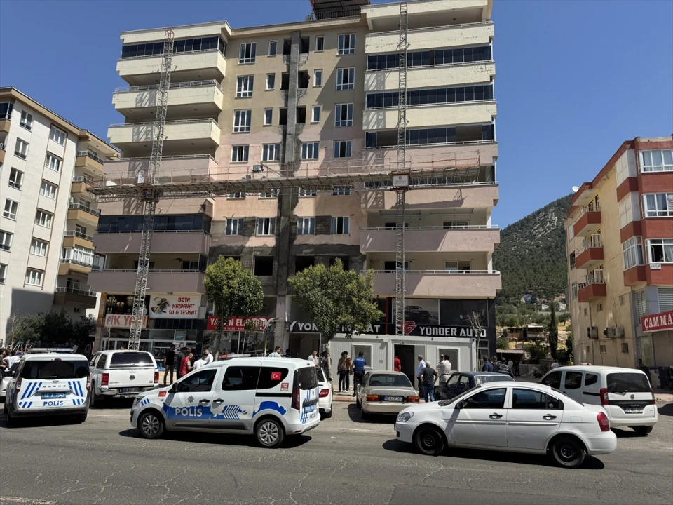 Kahramanmaraş'ta İnşaatta İskele Faciası: Bir İşçi Hayatını Kaybetti, İki İşçi Ağır Yaralı