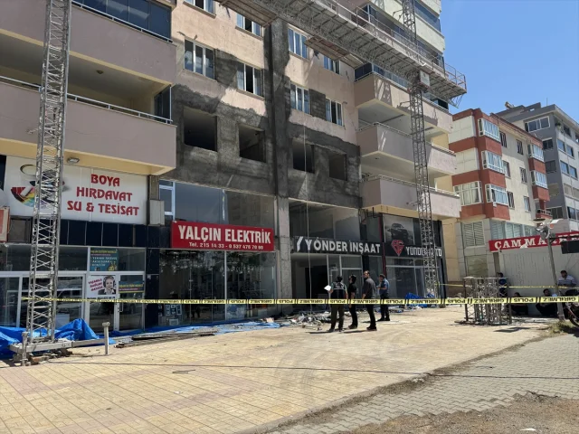 Kahramanmaraş'ta İnşaatta İskele Faciası: Bir İşçi Hayatını Kaybetti, İki İşçi Ağır Yaralı