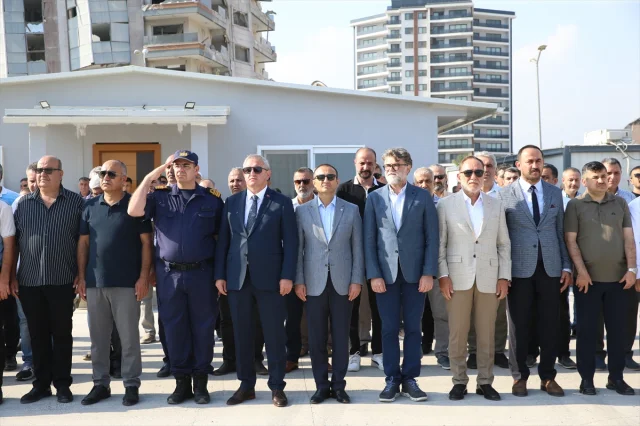 Hatay'da Deprem Sonrası "Yüzer Okul" Görevini Tamamladı
