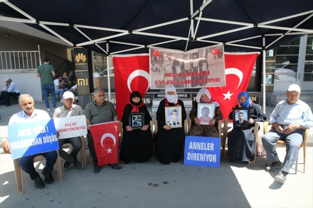 Muş'ta Ailelerin Evlat Nöbeti Devam Ediyor