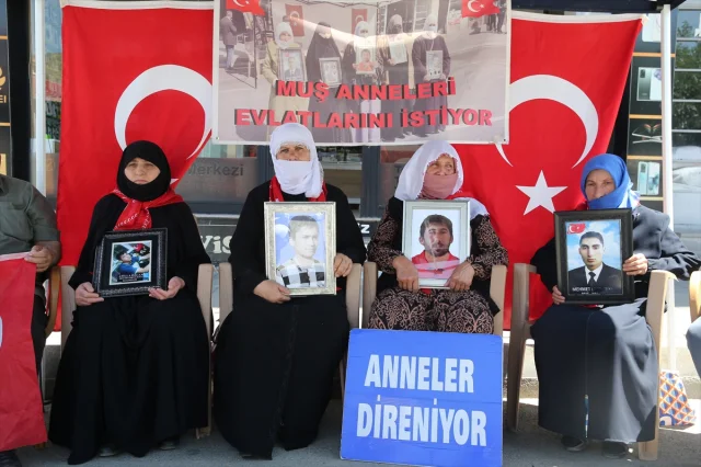 Muş'ta Ailelerin Evlat Nöbeti Devam Ediyor