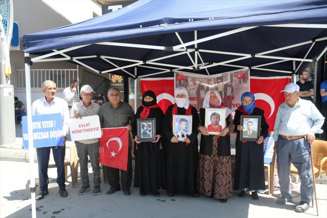 Muş'ta Ailelerin Evlat Nöbeti Devam Ediyor