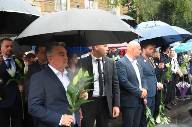 Srebrenitsa'da Acı Devam Ediyor: 7 Kurbanın Cenazeleri Anıt Mezarlığına Taşındı