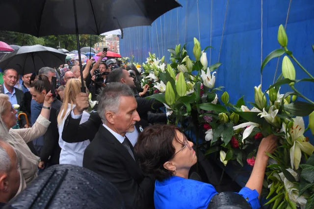 Srebrenitsa'da Acı Devam Ediyor: 7 Kurbanın Cenazeleri Anıt Mezarlığına Taşındı