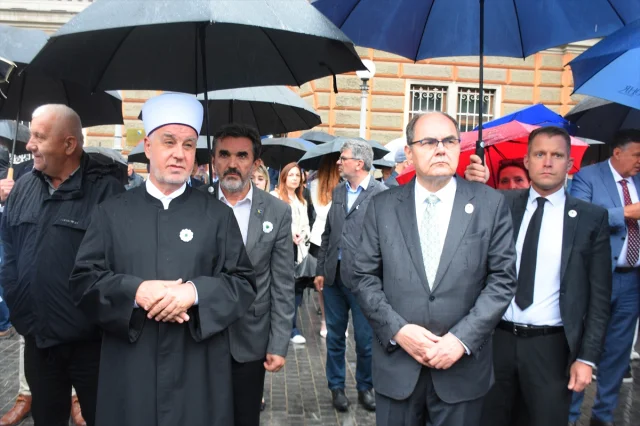 Srebrenitsa'da Acı Devam Ediyor: 7 Kurbanın Cenazeleri Anıt Mezarlığına Taşındı