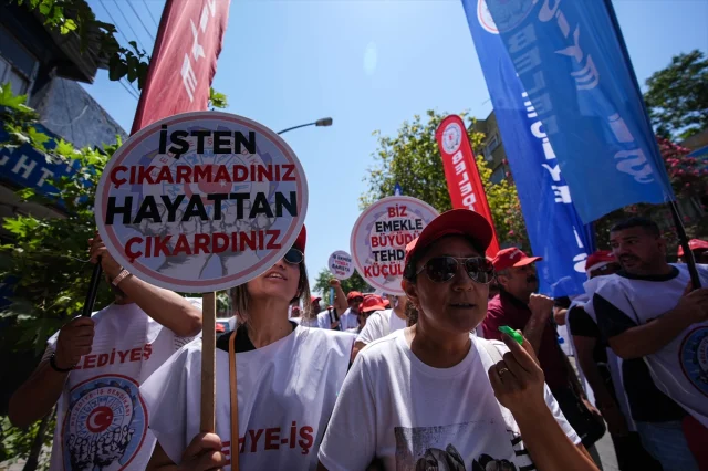 İzmir'de İşçi Direnişi: Büyükşehir Belediyesinden İşten Çıkarılan İşçiler Eylemde