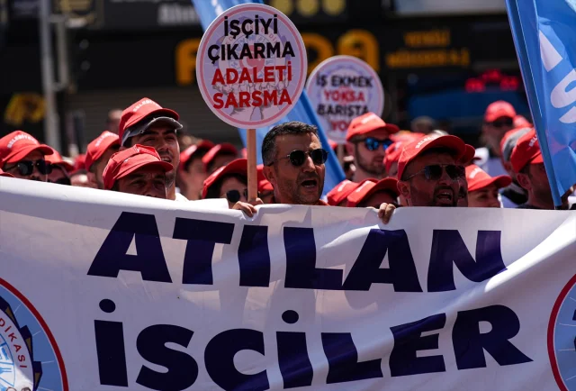 İzmir'de İşçi Direnişi: Büyükşehir Belediyesinden İşten Çıkarılan İşçiler Eylemde