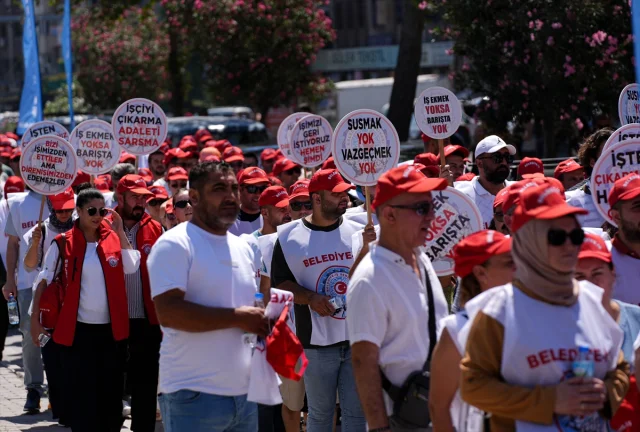 İzmir'de İşçi Direnişi: Büyükşehir Belediyesinden İşten Çıkarılan İşçiler Eylemde