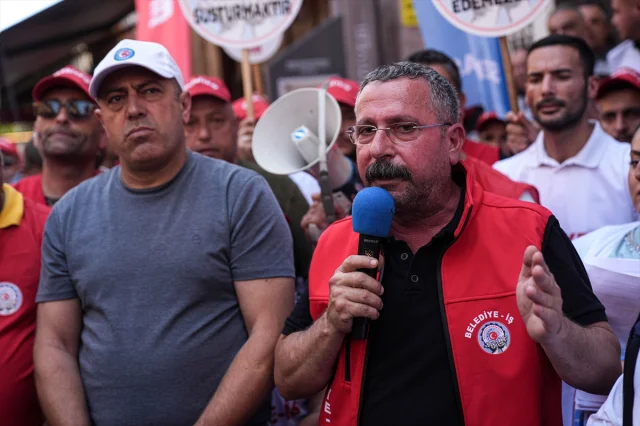 İzmir'de İşçi Direnişi: Büyükşehir Belediyesinden İşten Çıkarılan İşçiler Eylemde