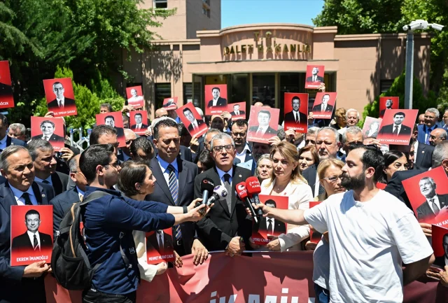 CHP Milletvekilleri Adalet Talebiyle Yürüyüş Düzenledi