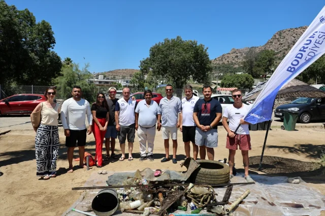 Bodrum'da Gönüllü Dalgıçlar Deniz Dibini Temizledi