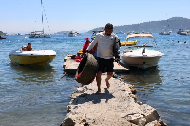 Bodrum'da Gönüllü Dalgıçlar Deniz Dibini Temizledi