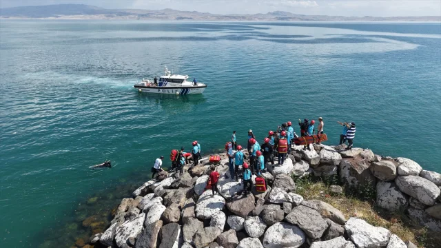 Van Gölü'nde Büyük Arama Kurtarma Tatbikatı