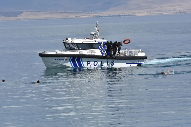 Van Gölü'nde Büyük Arama Kurtarma Tatbikatı