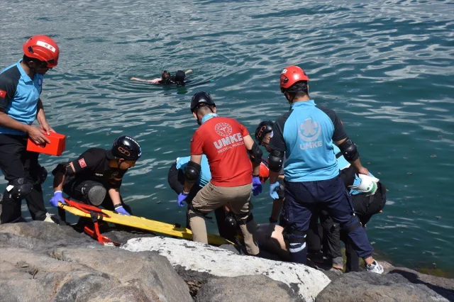 Van Gölü'nde Büyük Arama Kurtarma Tatbikatı