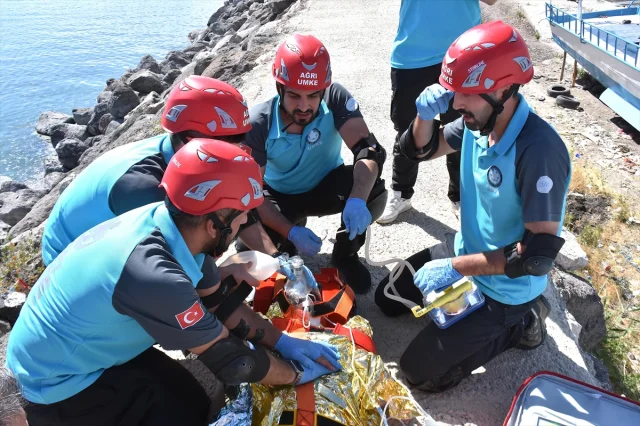 Van Gölü'nde Büyük Arama Kurtarma Tatbikatı