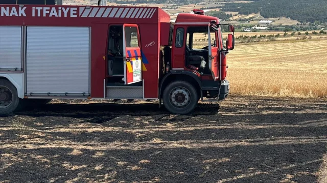 Isparta'da Ekin Tarlasında Çıkan Yangın Korkuttu