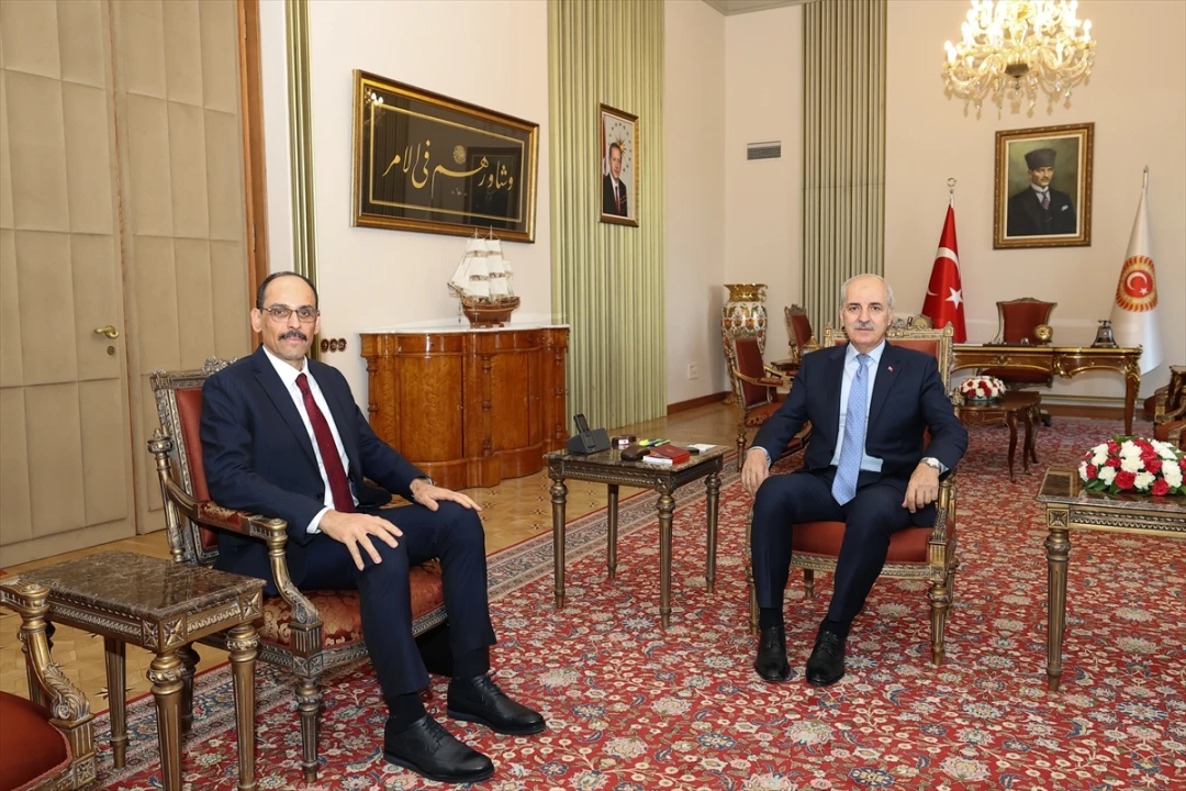 TBMM'de Kritik Buluşma: Kurtulmuş ve Kalın Geleceği Değerlendirdi