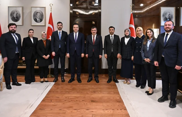AK Parti Gençlik Kolları Liderliği Cumhurbaşkanlığı Külliyesi'nde Buluştu