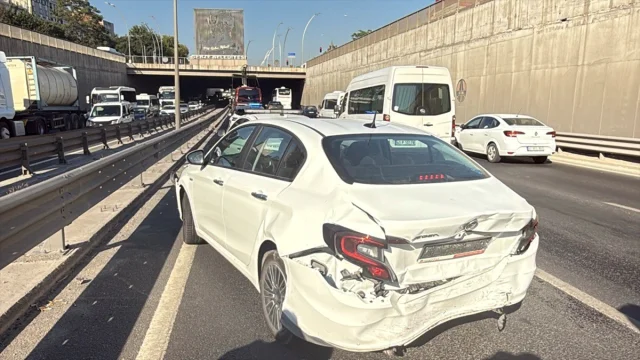 Kocaeli'de Meydana Gelen Zincirleme Kaza Trafiği Felç Etti