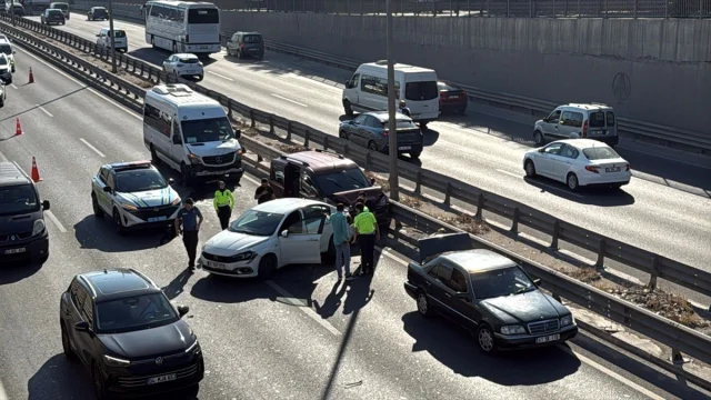 Kocaeli'de Meydana Gelen Zincirleme Kaza Trafiği Felç Etti