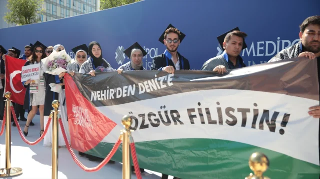İstanbul Medipol Üniversitesi Mezunları Filistin İçin Sahne Aldı