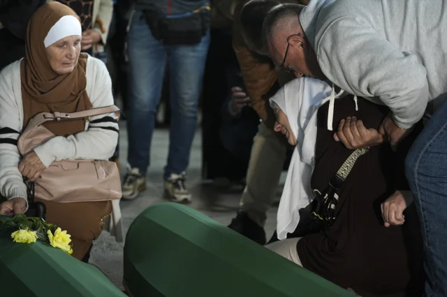 Srebrenitsa’nın 30. Yılında Gözyaşlarıyla Veda