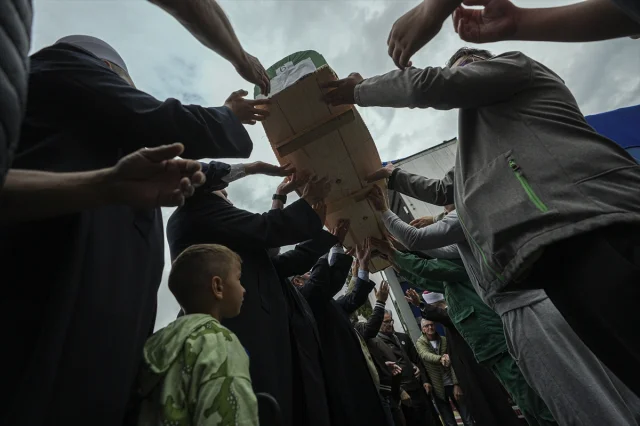 Srebrenitsa’nın 30. Yılında Gözyaşlarıyla Veda