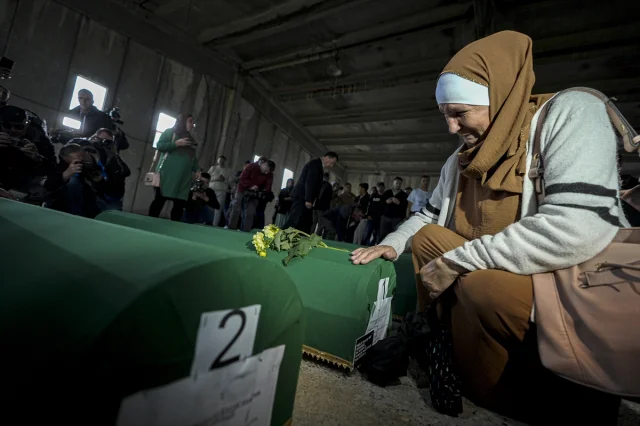 Srebrenitsa’nın 30. Yılında Gözyaşlarıyla Veda