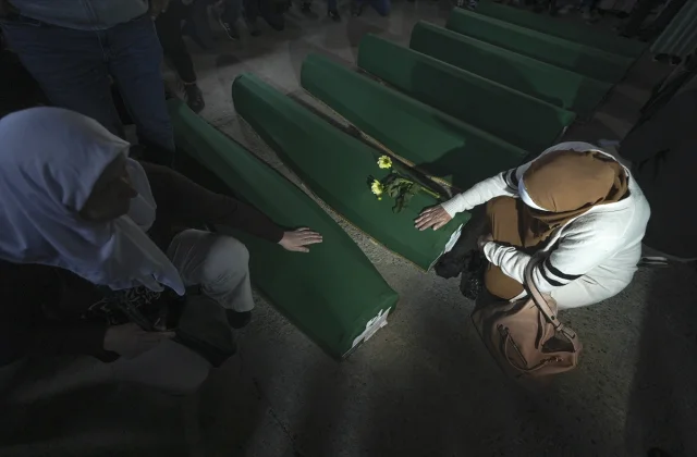 Srebrenitsa’nın 30. Yılında Gözyaşlarıyla Veda