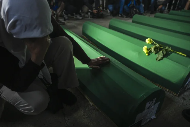 Srebrenitsa’nın 30. Yılında Gözyaşlarıyla Veda