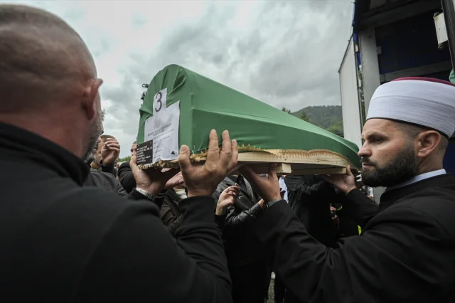Srebrenitsa’nın 30. Yılında Gözyaşlarıyla Veda