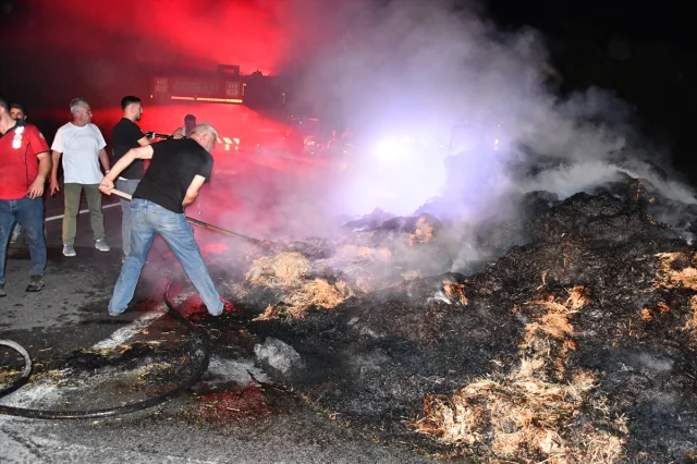 Bilecik Yolunda Tritör Römorkunda Saman Yangını Paniğe Yol Açtı