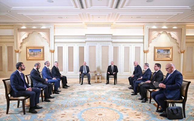 Aliyev ve Paşinyan Abu Dabi'de Barış İçin Buluştu