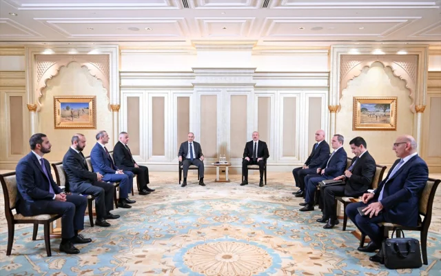 Aliyev ve Paşinyan Abu Dabi'de Barış İçin Buluştu