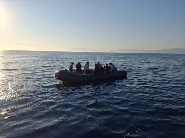 Çanakkale Kıyılarında Umut Operasyonu Düzensiz Göçmenler Kur...