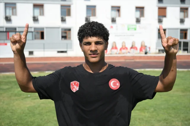 Edirneli Genç Pehlivanın Hedefi Altın Kemer Zaferi