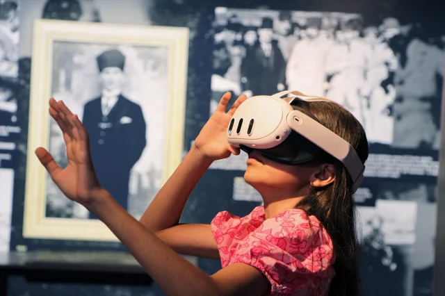 İzmir'de Dezavantajlı Çocuklara Teknoloji Yolculuğu Başladı