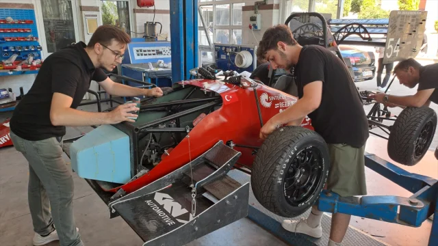 Sakarya'dan Formula Student Heyecanı: SUBÜ Öğrencileri İsviçre Yolcusu
